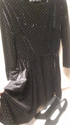 Продам маленькое черное платье стрейч-велюр в серебристые горошки. Отрезное по т. . фото 3