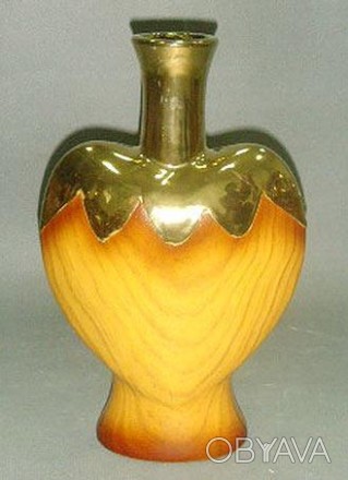 
Ваза настільна для букета квітів Golden Amphora frill. Виконана з кераміки. Роз. . фото 1