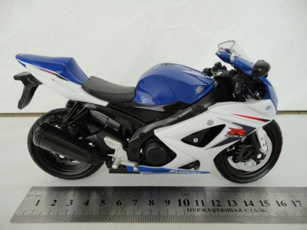 Продам модель мотоцикла 1:12 SUZUKI GSX R1000 від NewRay . Ціна 350грн.

Розмі. . фото 3