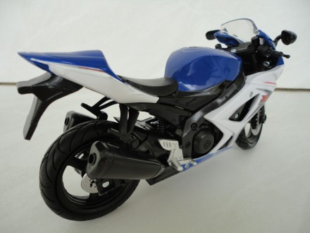 Продам модель мотоцикла 1:12 SUZUKI GSX R1000 від NewRay . Ціна 350грн.

Розмі. . фото 9