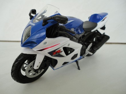 Продам модель мотоцикла 1:12 SUZUKI GSX R1000 від NewRay . Ціна 350грн.

Розмі. . фото 6