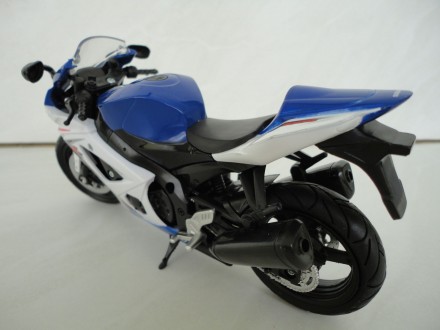 Продам модель мотоцикла 1:12 SUZUKI GSX R1000 від NewRay . Ціна 350грн.

Розмі. . фото 8