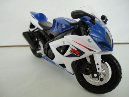 Продам модель мотоцикла 1:12 SUZUKI GSX R1000 від NewRay . Ціна 350грн.

Розмі. . фото 4