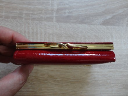 Женский кожаный кошелек HASSION (красный)
Кожаная основа, с глянцевым покрытием. . фото 5