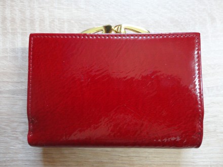 Женский кожаный кошелек HASSION (красный)
Кожаная основа, с глянцевым покрытием. . фото 8