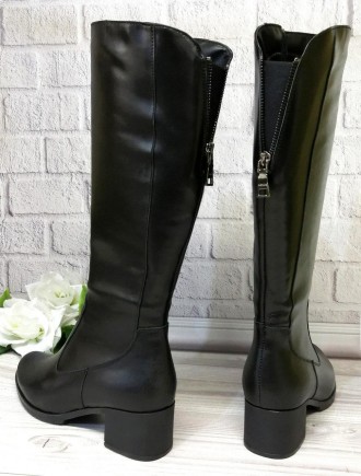 Женские сапоги на каблуке черного цвета. Натуральная кожа. Высота каблука 4,5 см. . фото 3