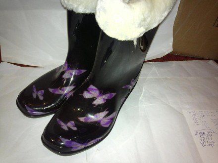 
деальне взуття в дощову погоду - гумові жіночі чоботи. Якщо на вулиці стоїть хо. . фото 10