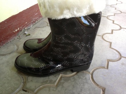 
деальне взуття в дощову погоду - гумові жіночі чоботи. Якщо на вулиці стоїть хо. . фото 5