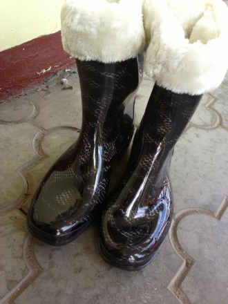 
деальне взуття в дощову погоду - гумові жіночі чоботи. Якщо на вулиці стоїть хо. . фото 3