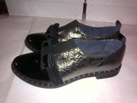 Женские кожаные туфли. Комбинированные кожа платина + черный лак + черный замш. . . фото 8