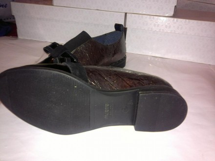 Женские кожаные туфли. Комбинированные кожа платина + черный лак + черный замш. . . фото 9