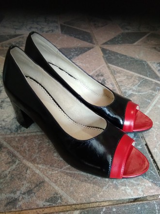 Женские туфли на каблуке с открытым носком. Натуральная лаковая кожа. Высота каб. . фото 8