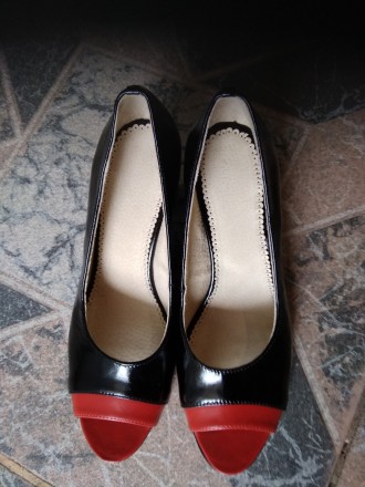 Женские туфли на каблуке с открытым носком. Натуральная лаковая кожа. Высота каб. . фото 7