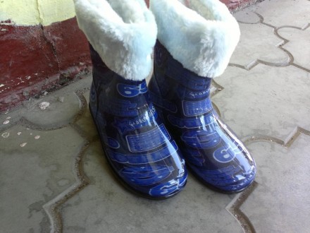 
Модні, зручні, красиві дитячі гумові чоботи на хлоачика з утеплювачем, який мож. . фото 6