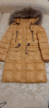 Зимнее пальто горчичного цвета, очень теплое. Капюшон с натуральным мехом, отсте. . фото 2