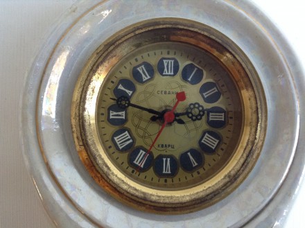 Часы кварц Севани. Ереванский часовой завод.
Высота 24.5 см.
Корпус фарфор.
С. . фото 13