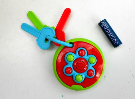 Яркие детские пластиковые  ключи с музыкальным брелоком 6 кнопок с разными звука. . фото 4