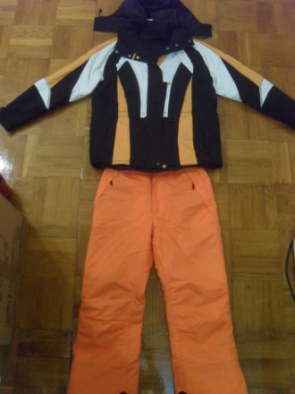 Есть также много других хороших лыжных и сноубордических  костюмов / курток / бр. . фото 2