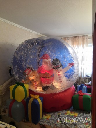 Электрический новогодний надувной шар, с постоянной подачей снега, с освещением . . фото 1