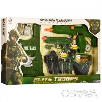 Ігровий набір військового включає в себе велику кількість іграшкового спорядженн. . фото 1