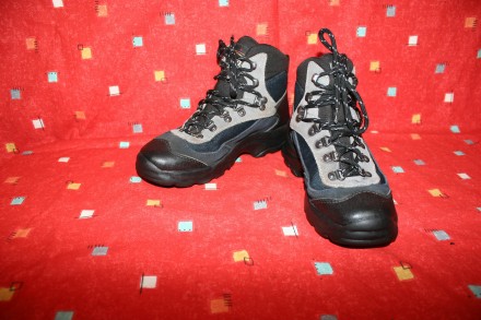 Продам в идеальном состоянии трекинговые ботинки для походов,летних лагерей,спор. . фото 2