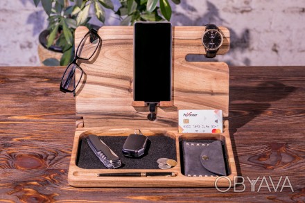 Органайзер для телефона и часов «iBook»
Органайзер из дерева на рабочий стол буд. . фото 1