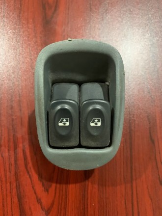 Кнопки склопідйомника Renault Megane Scenic 1. Новояворівськ. фото 1 Кнопки склопідйомника Renault Megane Scenic 1. Новояворівськ. фото 1