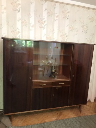 Сервант полированный винтажный, 70-е годы , производство ГДР. Київ. фото 1 Сервант полированный винтажный, 70-е годы , производство ГДР. Київ. фото 1