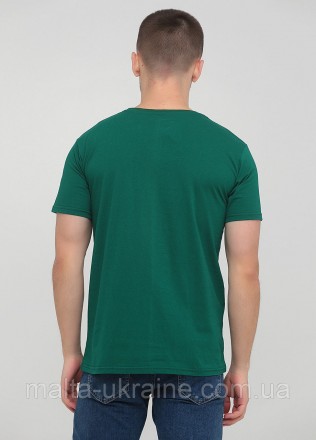 Умеренно насыщенный оттенок зеленого цвета придает футболке свежесть и живость. . . фото 5