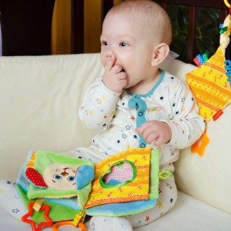 Мягкая книжечка Macik — отличная развивающая игрушка для вашего малыша!
Развиваю. . фото 4