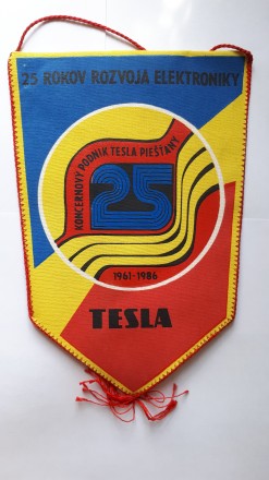 Вымпел ЧССР. 25 лет Tesla (Тесла) 1961-1986. 260 х 185 мм. 

Материал: ткань. . фото 2