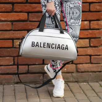 Стильная и удобная фитнес-сумка Balenciaga. Отличный вариант для похода в спортз. . фото 10