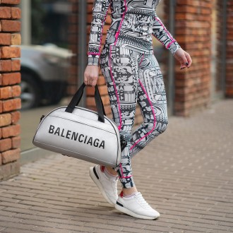 Стильная и удобная фитнес-сумка Balenciaga. Отличный вариант для похода в спортз. . фото 9