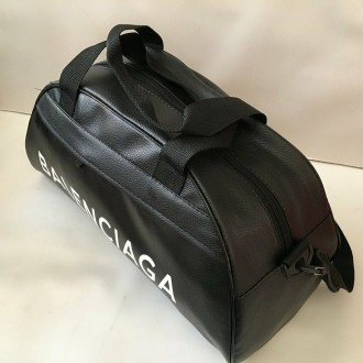 Стильная и удобная фитнес-сумка Balenciaga. Отличный вариант для похода в спортз. . фото 4