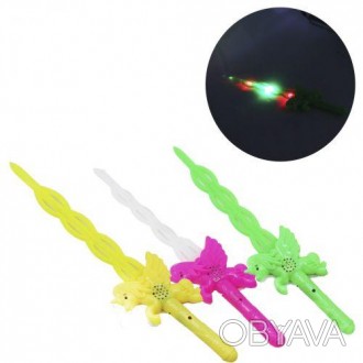 Пластиковый меч. У игрушки есть световые эффекты. Рукоятка меча сделана в форме . . фото 1