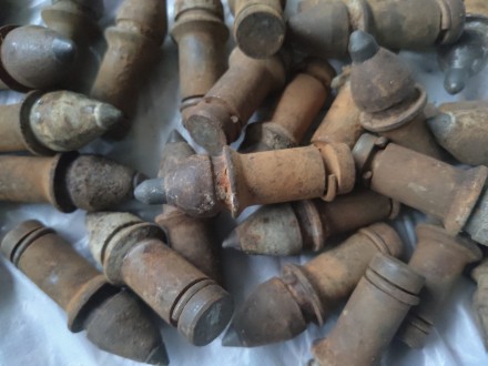 Продам резцы с победитовыми наконечниками для гусеницы ратрака Kandahar.
В нали. . фото 5