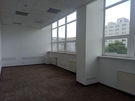 Аренда уютного офиса в Бизнес Центре класса " В " по адресу проспект Степана Бан. . фото 6