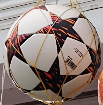 Футбольный мяч для натурального поля и в зале.
Очень качественные мячи и красив. . фото 5