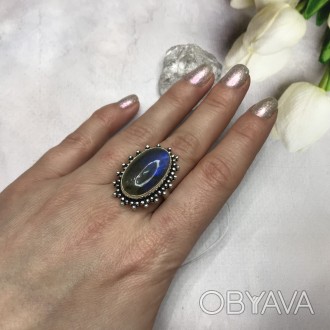 Предлагаем Вам купить элегантное кольцо с камнем лабрадор в серебре. Размер 18,5. . фото 1