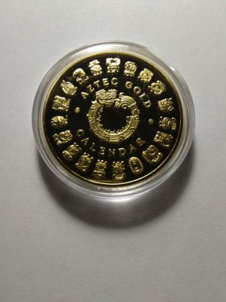 Позолоченная монета Ацтекский календарь (Камень Солнца).
Камень Солнца — . . фото 3