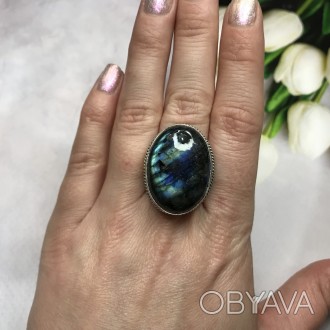 Предлагаем Вам купить элегантное кольцо с камнем лабрадор в серебре. Размер 17,7. . фото 1