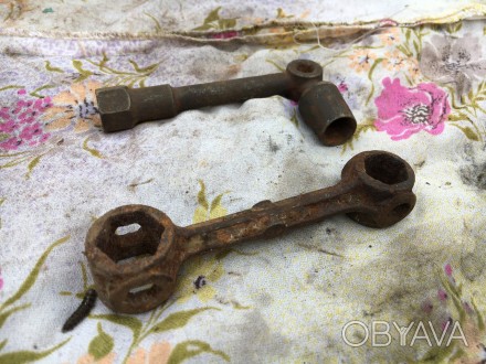Продам Ключ ретро старовинний ключ трубка в колекцію СРСР 
стан добрий у роботі . . фото 1