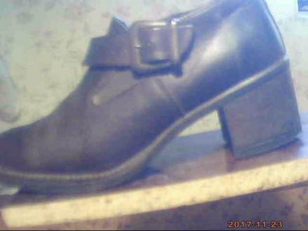 Туфли осенние 40 размер
комфортнее не найдешь Цвет коричневый на наборном устой. . фото 2