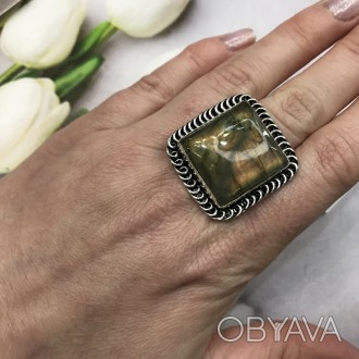 Предлагаем Вам купить элегантное кольцо с камнем лабрадор в серебре. Размер 18,4. . фото 1