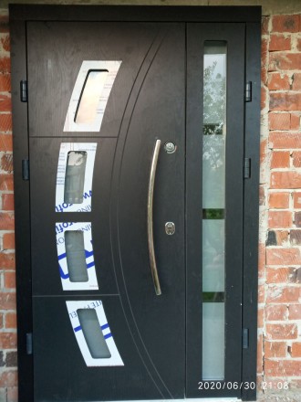 Вхідні металопластикові двері під Ваш розмір з склом та HPLпанелями. . фото 7