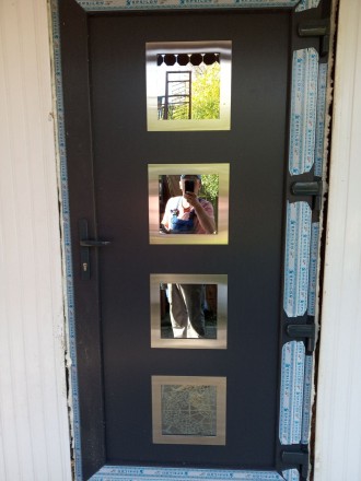 Вхідні металопластикові двері під Ваш розмір з склом та HPLпанелями. . фото 3