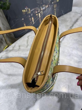 
Жіноча сумка Шопер у стилі Louis Vuitton Луї Віттон
Відмінної якості
Колір відп. . фото 5