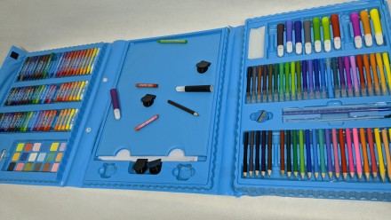 Детские наборы для творчества и рисования в чемодане для детей
Все предметы собр. . фото 11