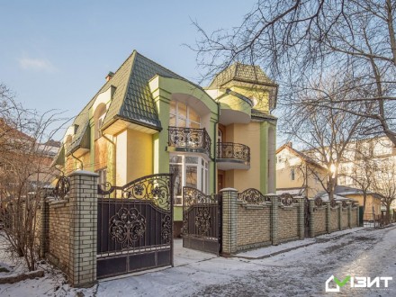 Будинок в центрі Івано-Франківська вул.Матейки 6.6сот. землі. Івано-Франківськ. фото 1 Будинок в центрі Івано-Франківська вул.Матейки 6.6сот. землі. Івано-Франківськ. фото 1