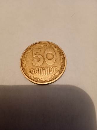 Монета 50 копеек 1992 года.Аверс с реверс смещён как на фото.4 ягоды в 3 гроздях. Полтава. фото 1 Монета 50 копеек 1992 года.Аверс с реверс смещён как на фото.4 ягоды в 3 гроздях. Полтава. фото 1